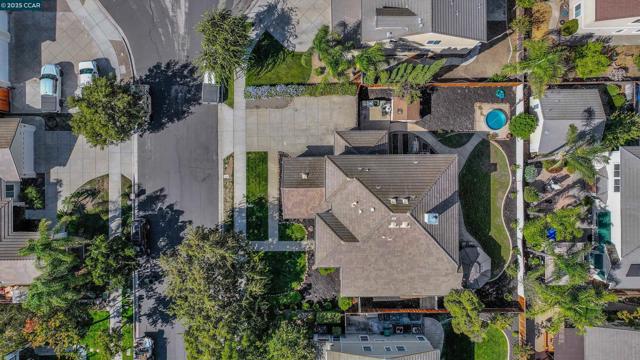 2856 Gardenside Ct, Brentwood CA: https://media.crmls.org/mediaz/c23998de-a95d-48f3-ab62-266ea160db9e.jpg