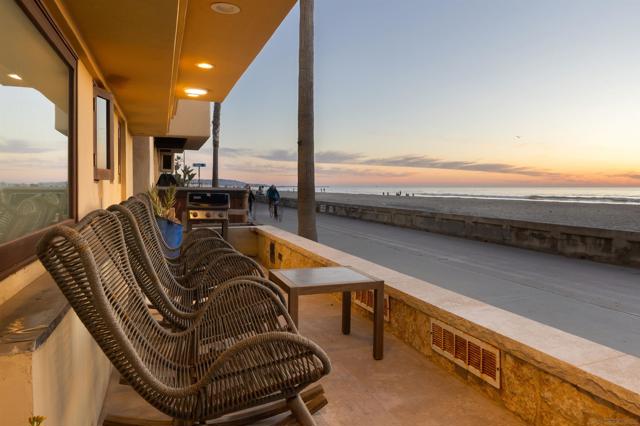 Image 6 of 33 For 3921 Ocean Front Walk