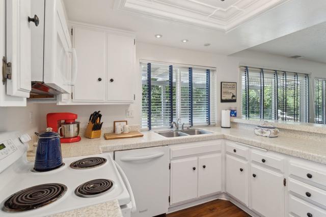 946 Carriage Drive, San Marcos CA: https://media.crmls.org/mediaz/c23a84cc-e75c-4e70-ae36-02deaf1b8fc3.jpg