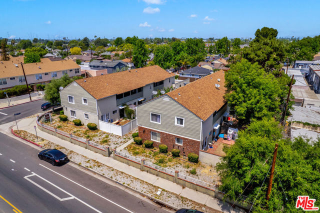 10617 OXNARD Street photo 3
