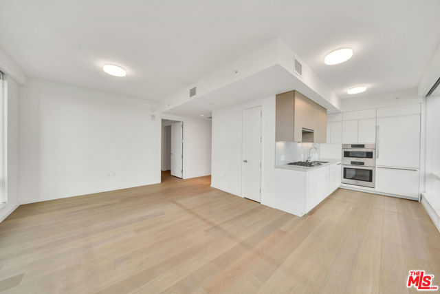 877 Francisco Street, 628 photo 5