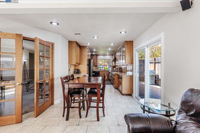 4318 Ellen Way, Union City CA: https://media.crmls.org/mediaz/c23ae7ff-96d5-4b0d-8f47-4fdc77e948c4.jpg