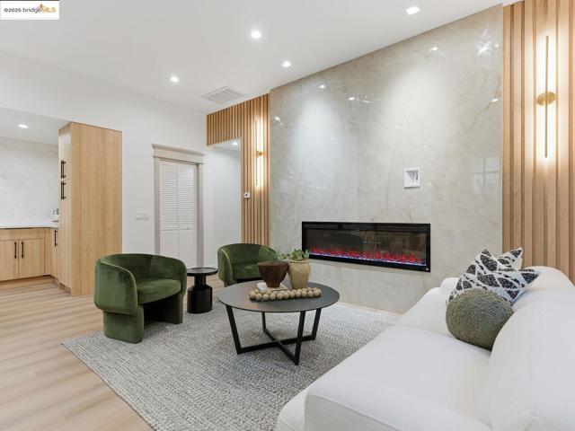 3274 Encinal Ave, Alameda CA: https://media.crmls.org/mediaz/c23af9ff-218e-4063-9e92-dc83f3a97c75.jpg