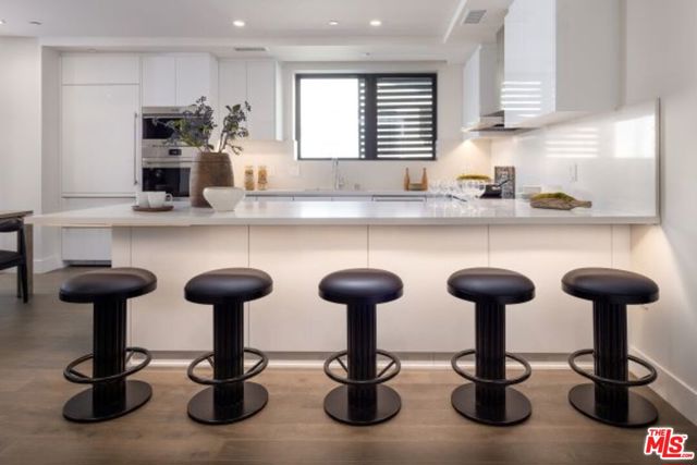 411 S Hamel Road, Los Angeles CA: https://media.crmls.org/mediaz/c23bed39-7f3a-490b-9f7c-1fdc1ec1eaf2.jpg