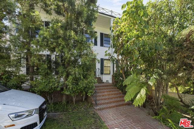 1722 N Vista Street, Los Angeles CA: https://media.crmls.org/mediaz/c23da274-8a32-43c7-abdd-b68beb01c738.jpg