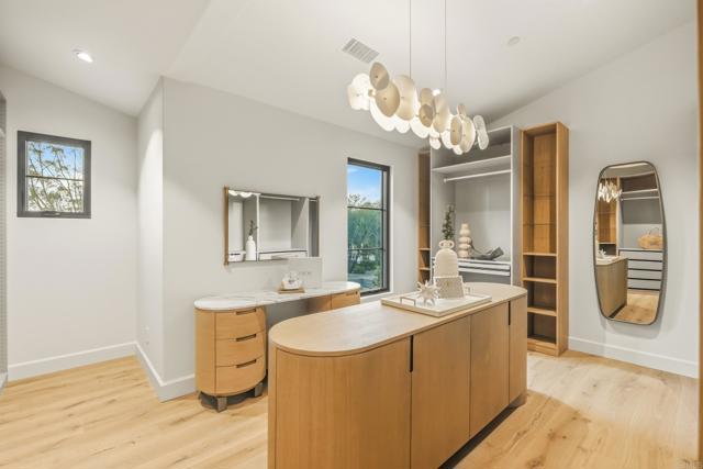 Detail Gallery Image 46 of 72 For 8341 La Jolla Scenic Dr, La Jolla,  CA 92037 - 5 Beds | 5/1 Baths