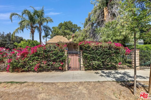 7903 Amestoy Avenue, Van Nuys CA: https://media.crmls.org/mediaz/c23dd9c5-ae4b-4f49-8428-beb1636394a2.jpg