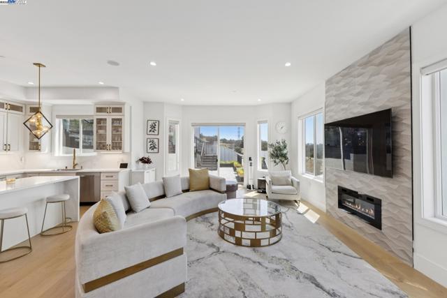 3606 Sarita St, Hayward CA: https://media.crmls.org/mediaz/c23e0b12-23ed-46ce-87ab-6907602c7120.jpg