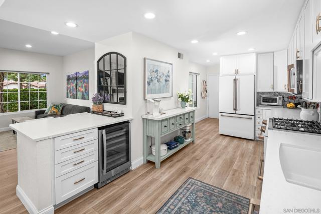 3458 Voyager Cir, San Diego CA: https://media.crmls.org/mediaz/c23e12d7-4079-40a1-a5b9-5e3134ecd892.jpg