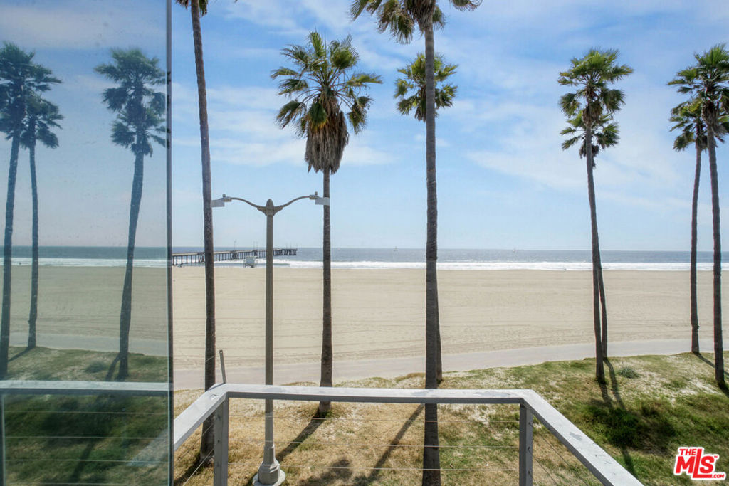 https://media.crmls.org/mediaz/c23e2d5b-13b9-455e-8273-894f05db8228.jpg?preset=X-Large