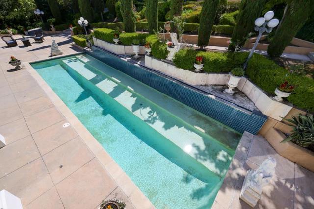 150 New Place Road, Hillsborough CA: https://media.crmls.org/mediaz/c23e7f69-07dd-442f-86f0-aa7c5c98dcad.jpg