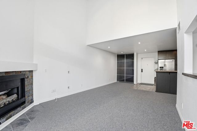 5530 Owensmouth Avenue, Woodland Hills CA: https://media.crmls.org/mediaz/c23e9d09-ec3b-4f9a-b7ff-1eaafefb7780.jpg