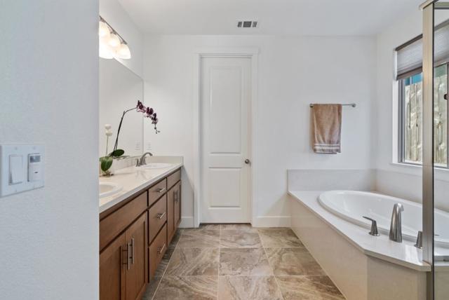 1621 Castlerock Drive, Hollister CA: https://media.crmls.org/mediaz/c23f2ee2-d646-47b5-8b52-05971b2d077e.jpg
