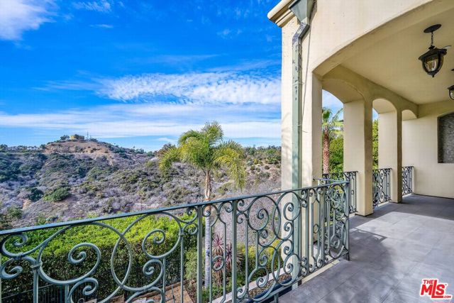 3110 Benedict Canyon Drive, Beverly Hills CA: https://media.crmls.org/mediaz/c23f53ae-e4ba-41f3-849a-166274ed809a.jpg