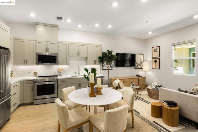 28976 Parkwood Lane, Hayward CA: https://media.crmls.org/mediaz/c240a481-f2a7-41cd-93c6-f9e6cf5708db.jpg