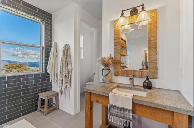 31071 Panorama Trail, Santa Ysabel CA: https://media.crmls.org/mediaz/c240bd60-53c1-413e-b154-cb64dd99a237.jpg