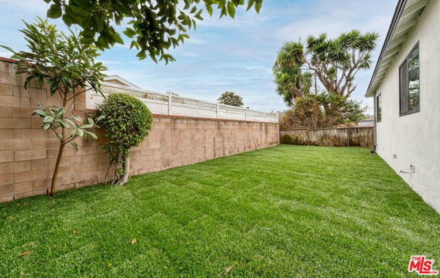 12034 Alberta Drive, Culver City CA: https://media.crmls.org/mediaz/c240e500-70a2-4f64-a981-aa604ef36478.jpg