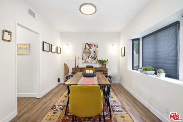 6540 Hayvenhurst Avenue, Lake Balboa CA: https://media.crmls.org/mediaz/c2421030-6bb7-47e3-8d1a-81e59b65265a.jpg