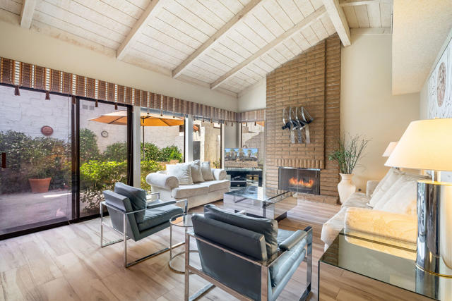 2355 S Gene Autry Trail, Palm Springs CA: https://media.crmls.org/mediaz/c242621f-2606-4aef-9ed8-ab69ae81f424.jpg