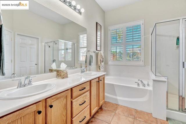 2981 Atherton Pl, Brentwood CA: https://media.crmls.org/mediaz/c2427488-4d55-41fe-a587-6ddbed8391e9.jpg