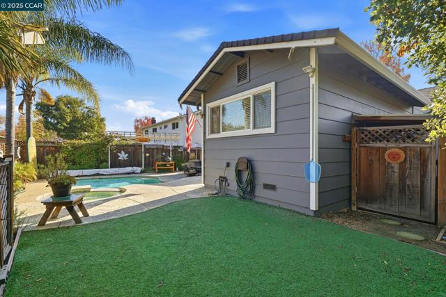 7519 Driftwood Way, Pleasanton CA: https://media.crmls.org/mediaz/c242ceb5-2b3f-419d-8900-fa51645f9520.jpg