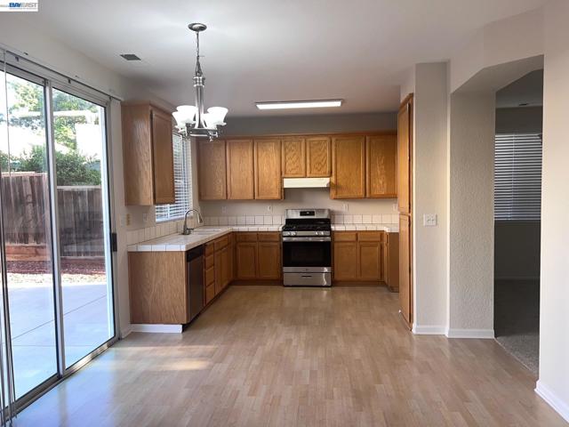 1420 Teakwood Way, Tracy CA: https://media.crmls.org/mediaz/c2432d59-8ea7-41e1-8d83-f8c3c94e3710.jpg
