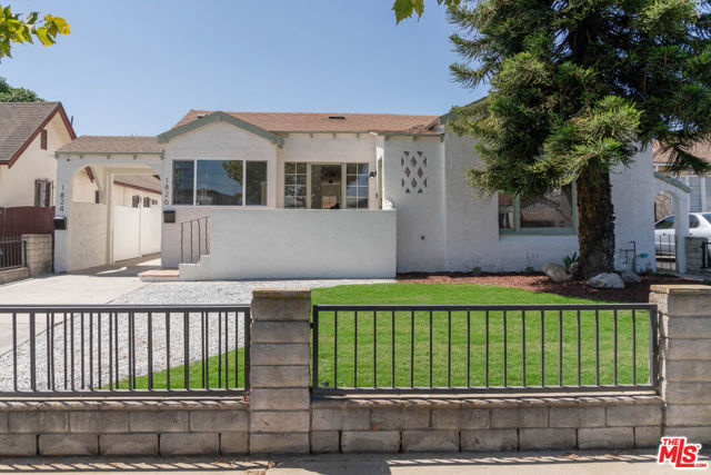 1826 W 78th Street, Los Angeles CA: https://media.crmls.org/mediaz/c2433a6c-27c7-4996-b923-a7dfa780d361.jpg