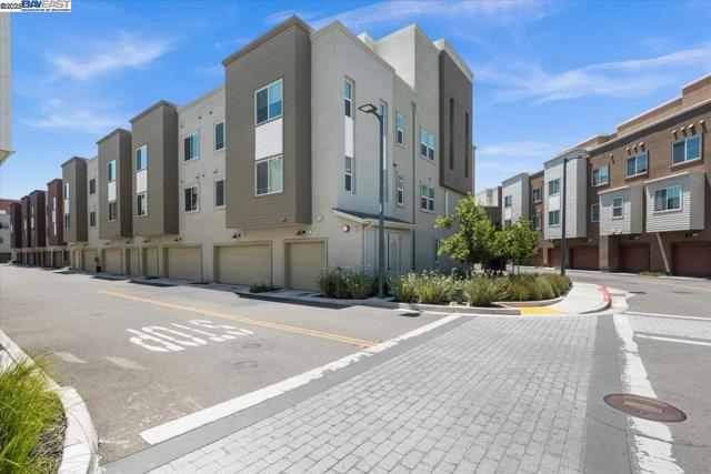 5483 Melissa Ln, Dublin CA: https://media.crmls.org/mediaz/c2435712-2272-4189-9d79-c3580dc7f3f6.jpg