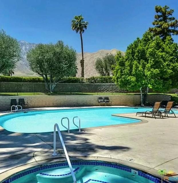2801 N Los Felices E Circle, Palm Springs CA: https://media.crmls.org/mediaz/c2442ce1-8b17-483e-ac26-6df686ff274e.jpg