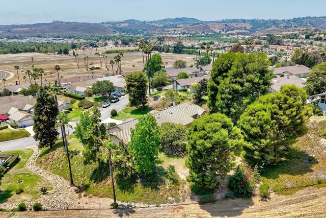 61 Via Larga Vista, Bonsall CA: https://media.crmls.org/mediaz/c2455a0c-16c7-443d-bec1-dfd6acb802da.jpg