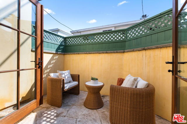 851 19th Street, Santa Monica CA: https://media.crmls.org/mediaz/c2460c9d-f279-4749-a906-7b009dc3d839.jpg