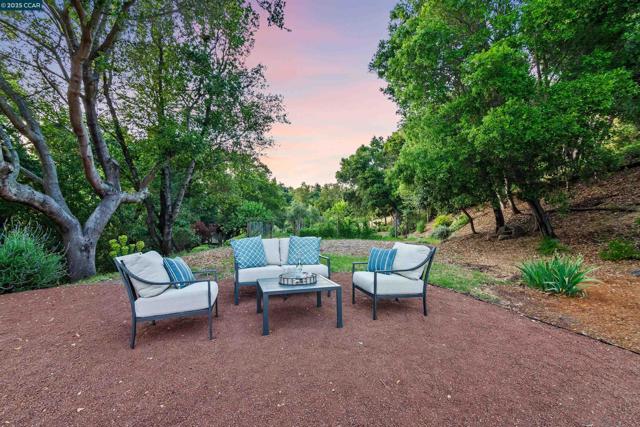 53 Tara Rd, Orinda CA: https://media.crmls.org/mediaz/c246436e-7f8f-4364-b71e-2657c7133de0.jpg