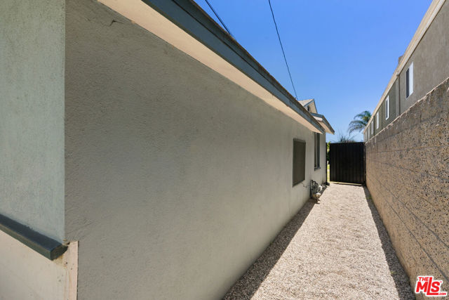 328 E Plymouth Street, Inglewood CA: https://media.crmls.org/mediaz/c246b6a1-bb8e-45ee-bffc-e6bb0b381934.jpg