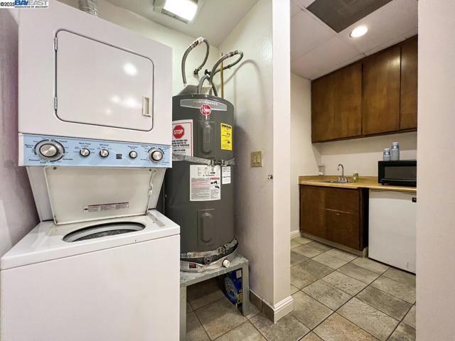 91 Gregory Ln #8, Pleasant Hill CA: https://media.crmls.org/mediaz/c246bc5e-7012-4f0d-8e91-f62f849af33d.jpg