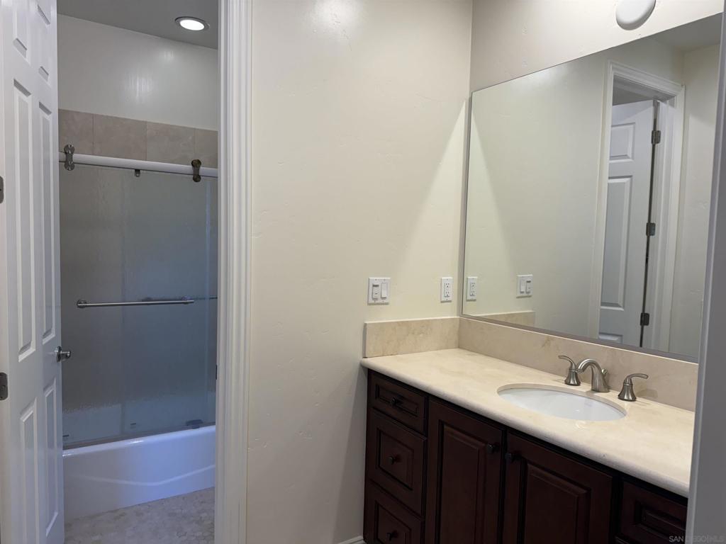 MLS #250040381SD image #33