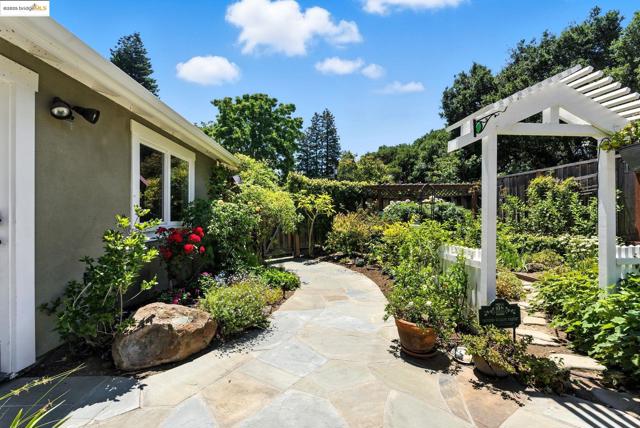 1020 Channing Ave, Palo Alto CA: https://media.crmls.org/mediaz/c2475554-6f6f-4e8e-88ef-d6b8dbea0c70.jpg