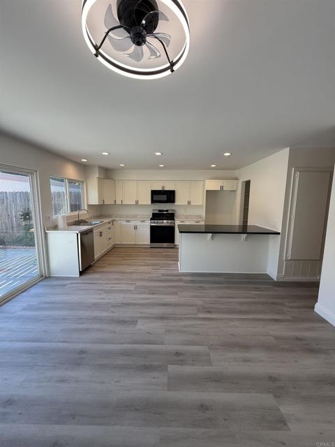 Detail Gallery Image 5 of 20 For 2746 via Tulipan, Carlsbad,  CA 92010 - 4 Beds | 3/1 Baths