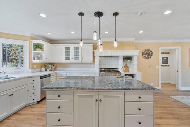 6840 Southside Road, Hollister CA: https://media.crmls.org/mediaz/c247e6ab-c370-400d-abcd-390072a7219e.jpg