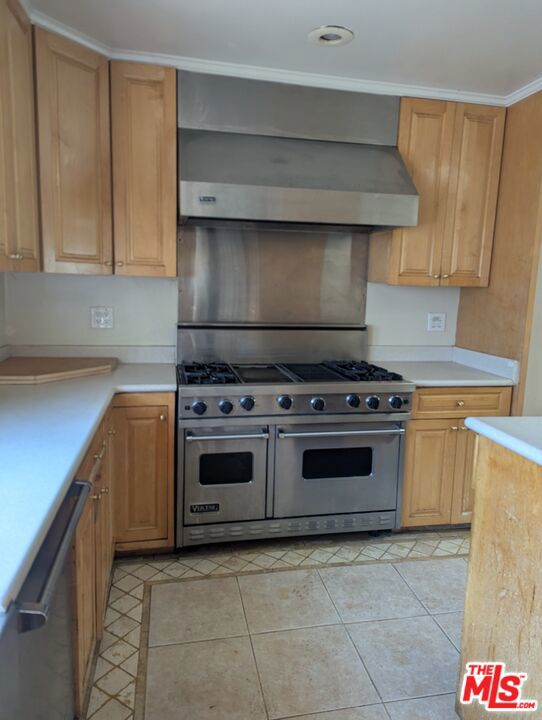 2134 8th Avenue, Los Angeles CA: https://media.crmls.org/mediaz/c2480ff6-3cbb-41f0-a274-9817622176b0.jpg