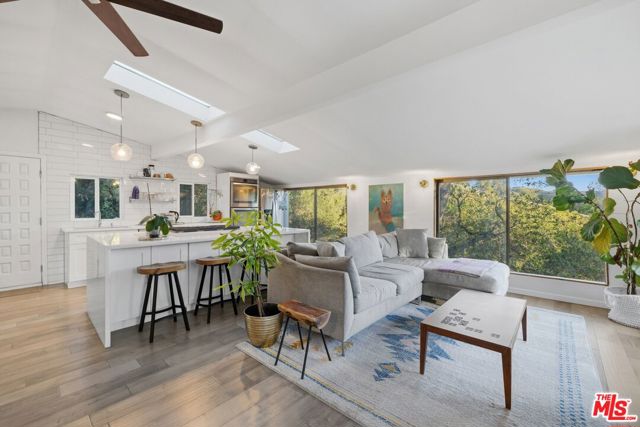 21936 Canon Drive, Topanga CA: https://media.crmls.org/mediaz/c2483372-a261-428a-a2a0-107e9af4173a.jpg