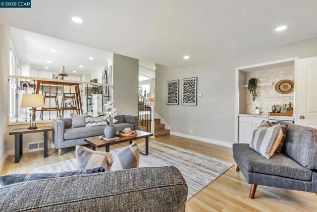 2782 Canyon Creek Dr, San Ramon CA: https://media.crmls.org/mediaz/c2488860-96bd-4af4-a641-0062e1ca1ff3.jpg