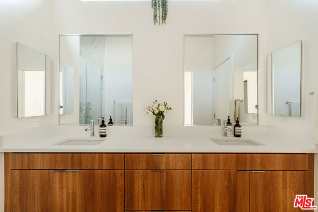 1124 W Panorama Way, Los Angeles CA: https://media.crmls.org/mediaz/c248b37d-6757-42b3-b965-c0555c35c6ae.jpg