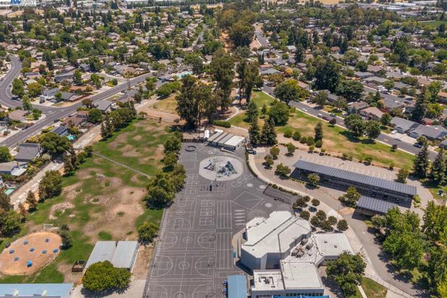 5221 Roxanne Ct, Livermore CA: https://media.crmls.org/mediaz/c248dae3-78f6-404d-b5f3-786f7ac5b882.jpg
