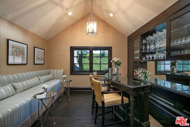 655 N Faring Road, Los Angeles CA: https://media.crmls.org/mediaz/c2491b42-75c5-4481-ad2c-9975bf091498.jpg