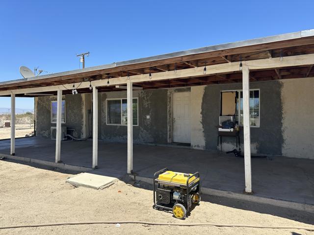 1204 Shore Garden Street, Thermal CA: https://media.crmls.org/mediaz/c24958b9-efed-4cc3-bdcc-4f951962ab32.jpg
