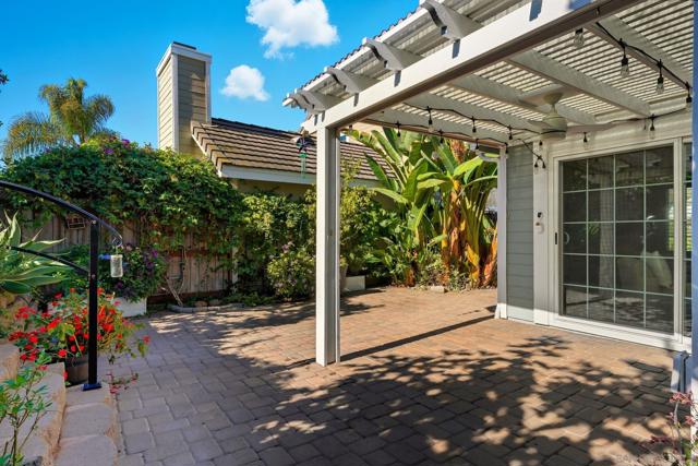 10462 Rancho Carmel Dr, San Diego CA: https://media.crmls.org/mediaz/c2497a6e-235a-4aec-b254-37d5775c3e36.jpg