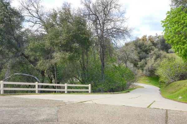 40835 Big Oak Flat Road, Oakhurst CA: https://media.crmls.org/mediaz/c249d990-620d-49e3-9c72-dee5d61bc4ba.jpg
