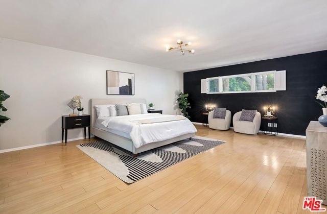 11410 Canton Drive, Studio City CA: https://media.crmls.org/mediaz/c24a1b20-ab18-4e3a-a447-652966a35b69.jpg