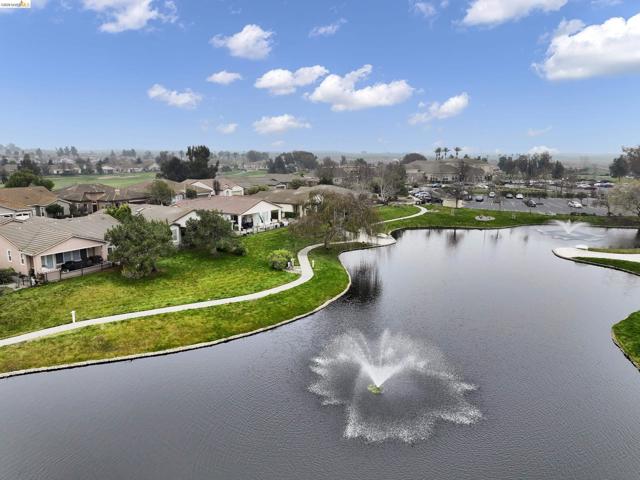 342 Desert Forest Ct, Rio Vista CA: https://media.crmls.org/mediaz/c24a78a4-2c5c-4379-8cc1-d0a52bffff00.jpg
