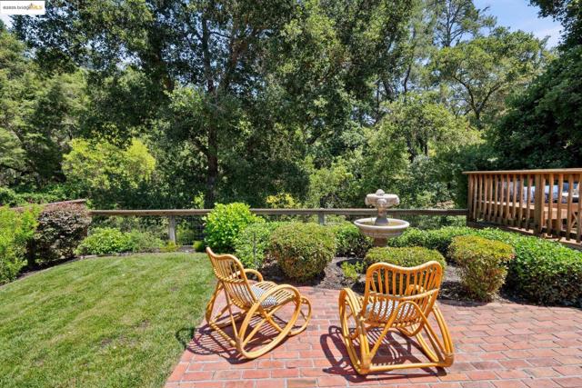 184 Lombardy Ln, Orinda CA: https://media.crmls.org/mediaz/c24b3e9c-117c-4f2e-8f10-f795a0988182.jpg